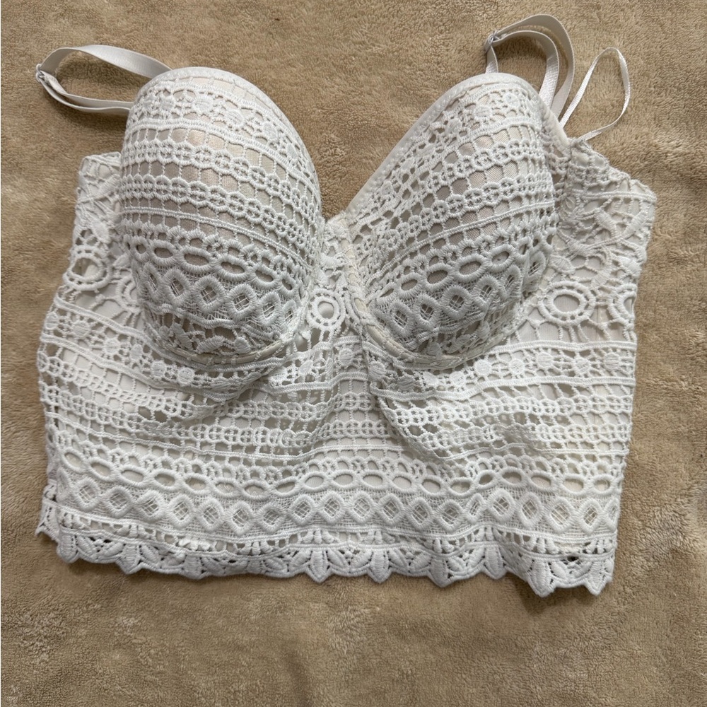 Elegant White Lace Women’s Top